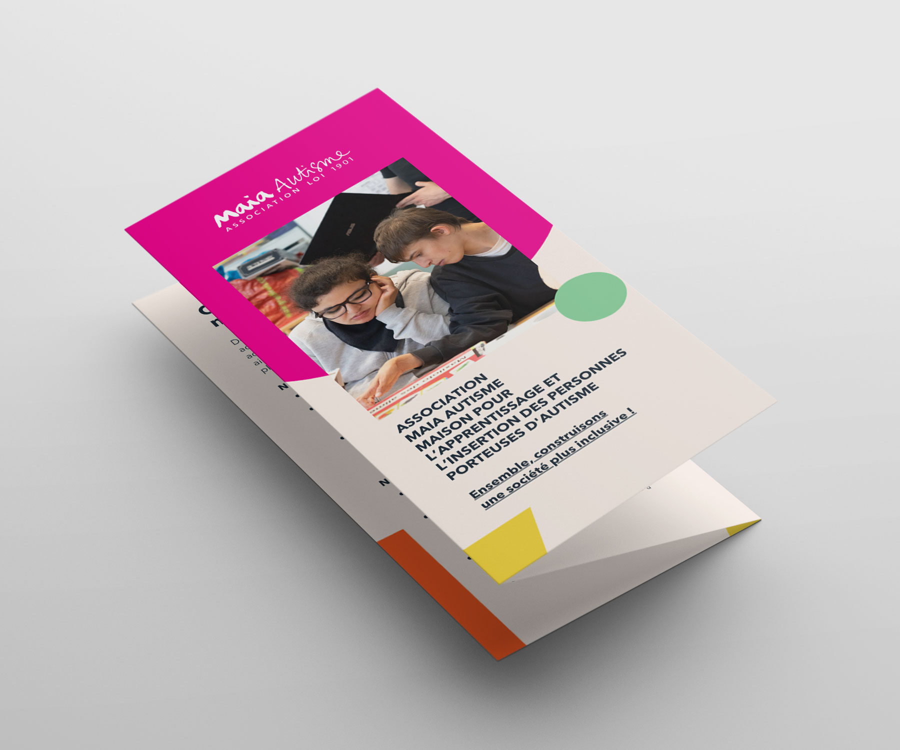 création graphisme brochure association